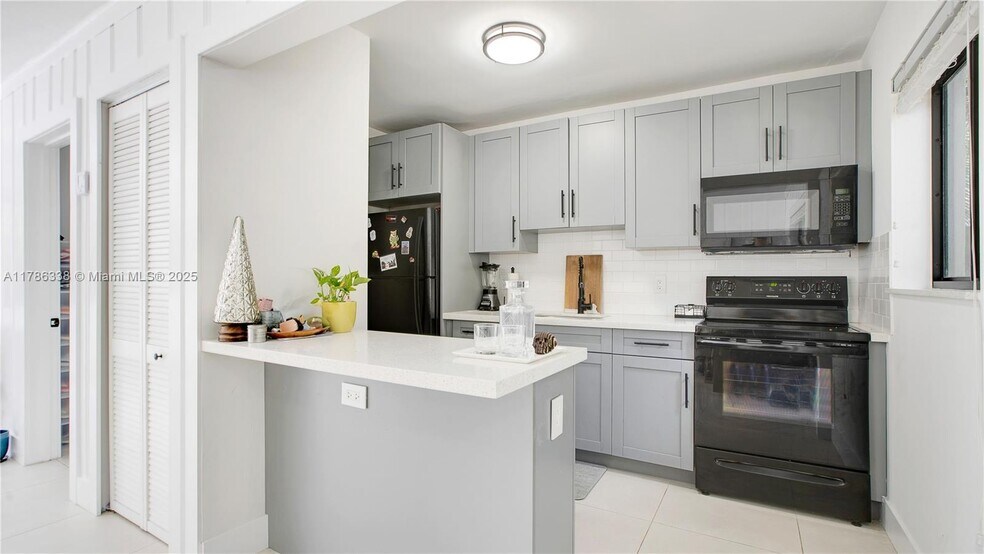 Primary Photo - 1750 NE 144th St