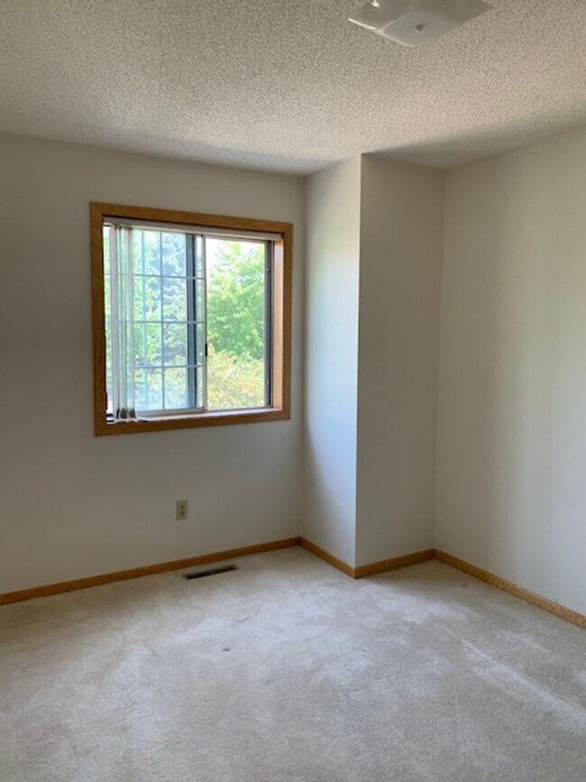 Building Photo - *2Bed*1.5Bath with loft in West Bloomington- Avail Sept 1