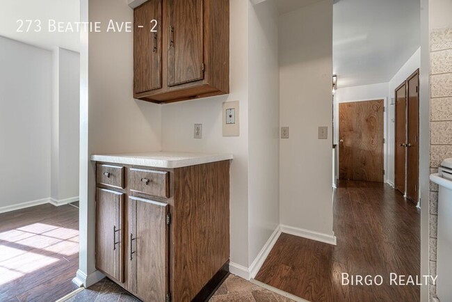 Building Photo - Move in Ready! Large and lovely 2-bedroom ...