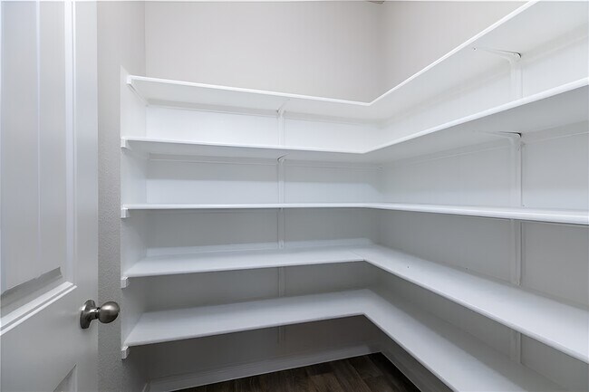 Large Pantry - 14000 Heidhorn Dr