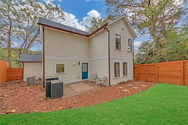Building Photo - 3637 Elm St
