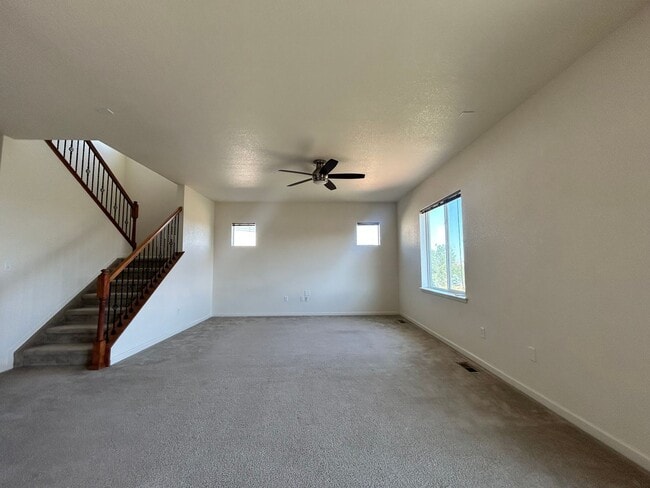 Building Photo - Spacious 5-Bedroom House with Large Fenced Yard