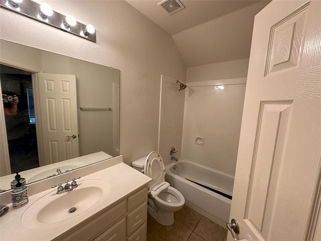 Building Photo - 13350 Duesenberg Dr