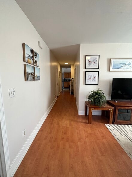 Building Photo - 76 Providence St