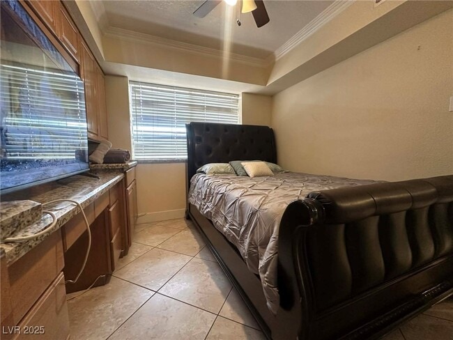 Building Photo - 2419 E Vegas Valley Dr