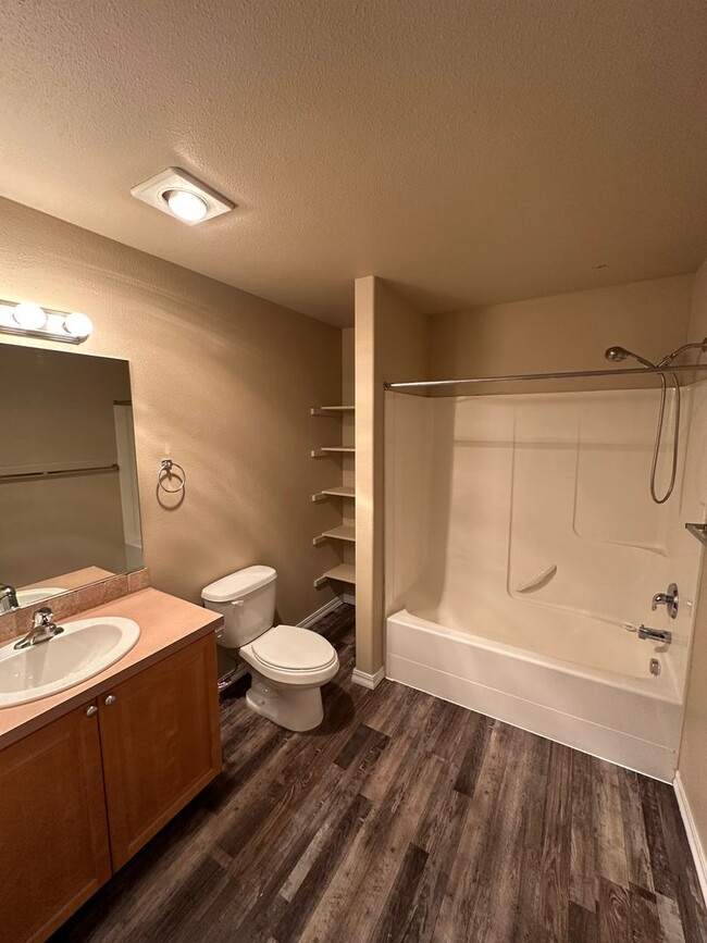 Building Photo - PROMENADE LOOP CONDO (RPM#154)