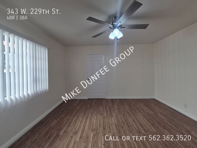 Building Photo - 343 W 229th St