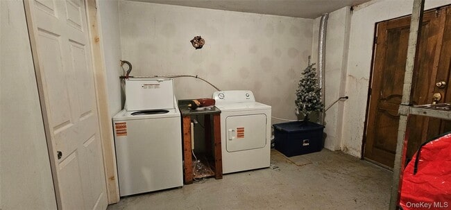 Building Photo - 18 Lake Ridge Rd