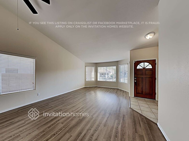 Building Photo - 16140 E Glendora Dr