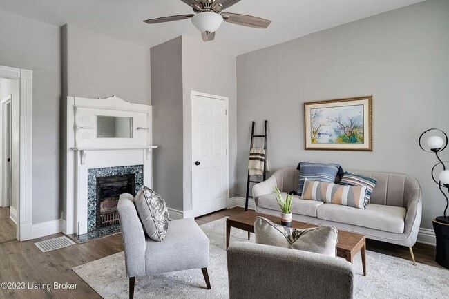 Building Photo - ? Stunning 4 Bedroom, 1 Bathroom Home on Preston ?
