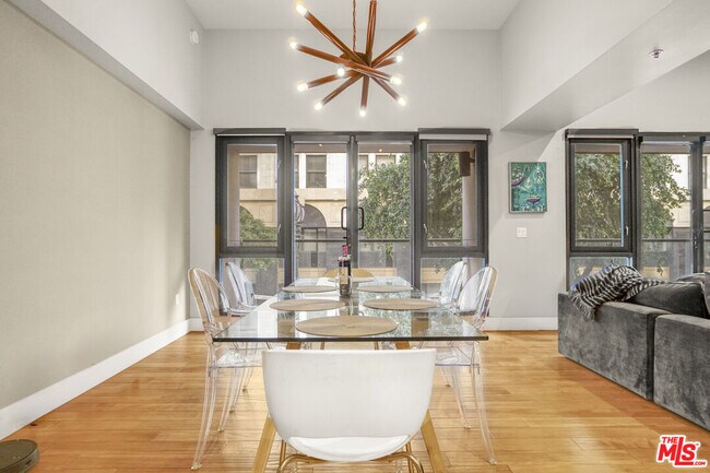 Building Photo - 460 S Spring St