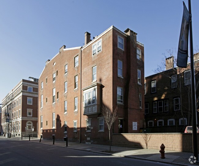 Building Photo - 901 Clinton Street