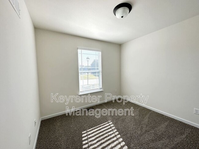 Building Photo - 350 Hammerstone Dr