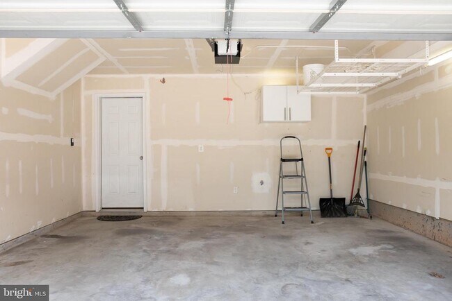 Building Photo - 726 Millhouse Dr
