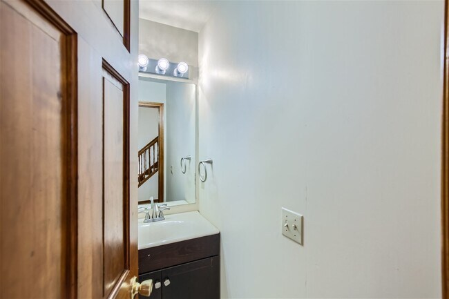 Building Photo - Beautiful Home in Summer Valley!