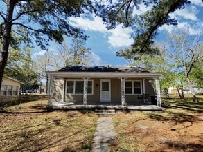 Building Photo - Cozy Cottage in Prime Downtown Ocean Springs Location!
