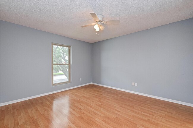 Building Photo - 1516 Bay Area Blvd