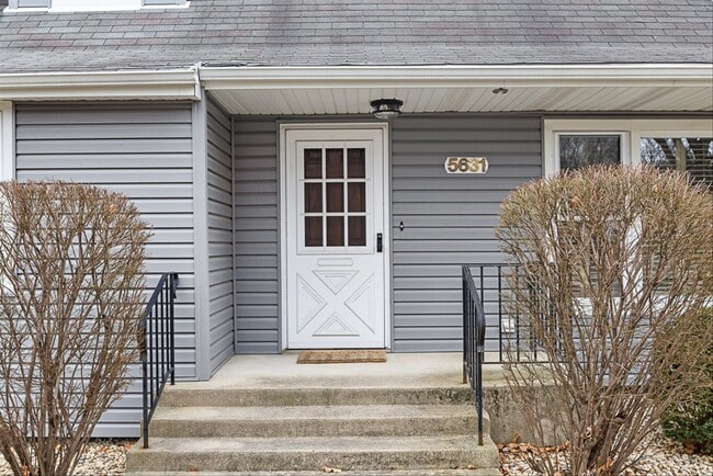 Building Photo - 5631 S Oak St