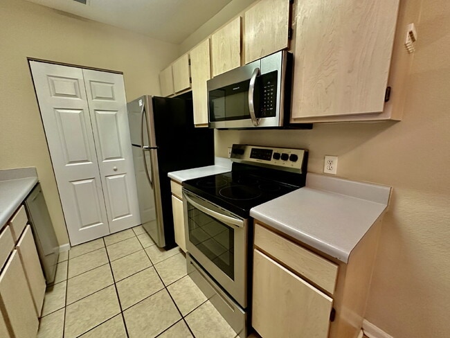Building Photo - Spacious, One-Bedroom Condo In Plantation ...