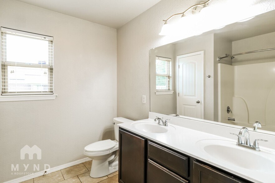 Building Photo - 17 Bristol Dr