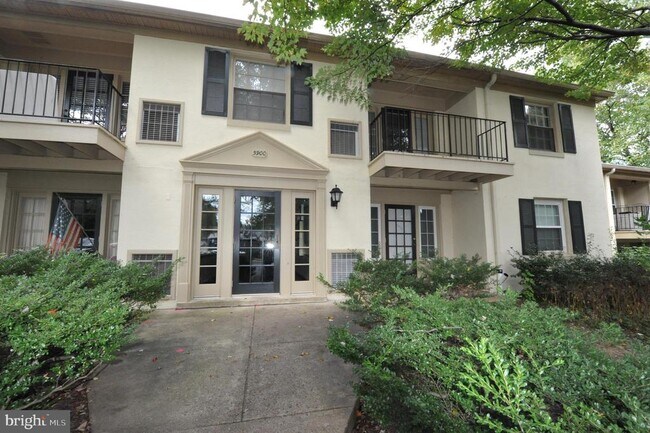 Building Photo - 5900 Surrey Hill Pl