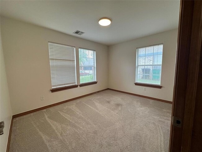 Building Photo - 15713 Traditions Blvd