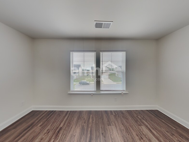 Building Photo - 405 Levon Ct