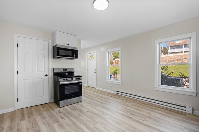 Building Photo - 243 N Main St