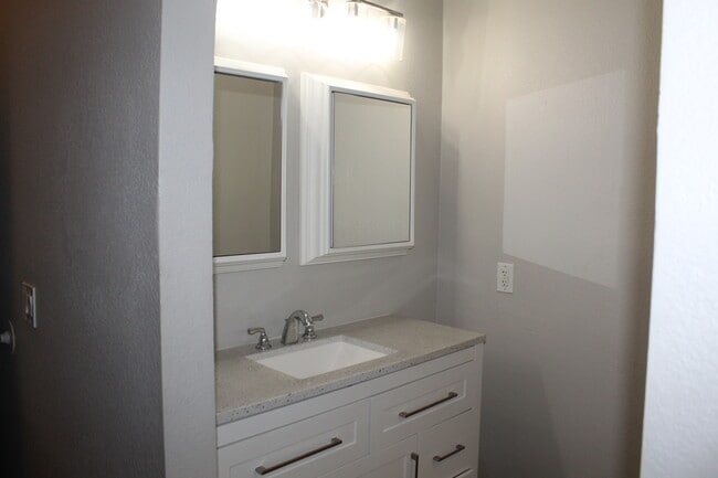 Building Photo - 2229 Rose Ave