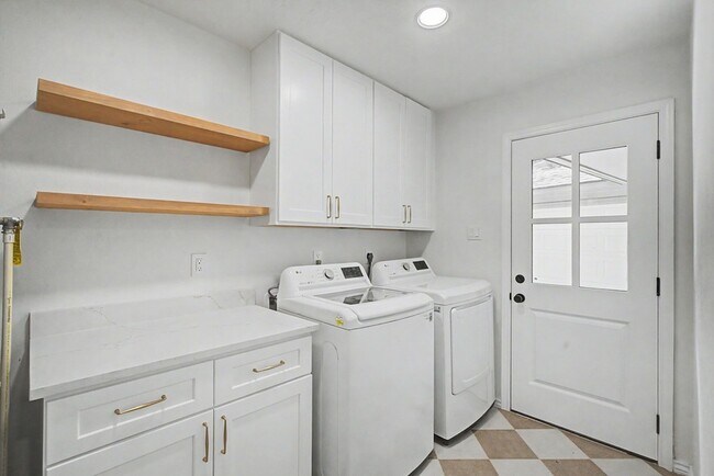 Building Photo - 34 Brushwood Ct