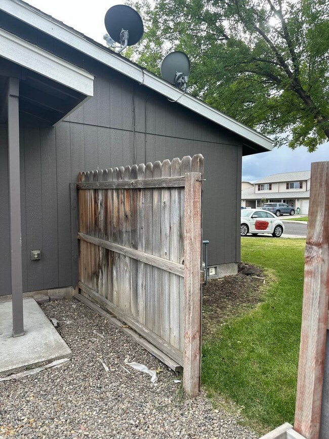 Building Photo - NE 7th St Duplex - 00000-07TH-00
