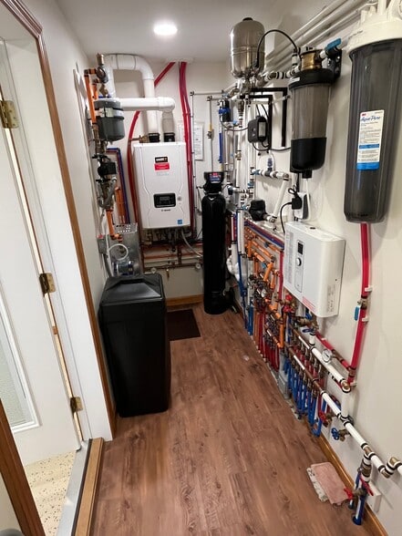 Building Photo - 456 Main St