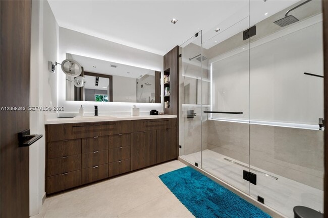 Building Photo - 3531 SW 1st Ave