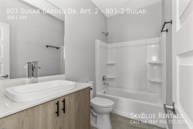 Building Photo - 803 Sugar Gdn Dr