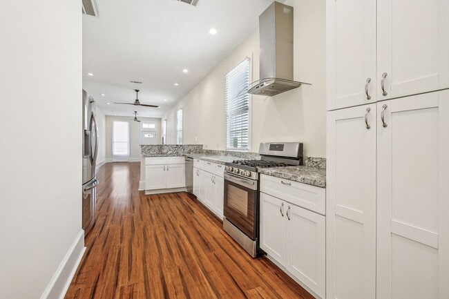 Building Photo - Better Price AND Reduced Deposit! Renovate...