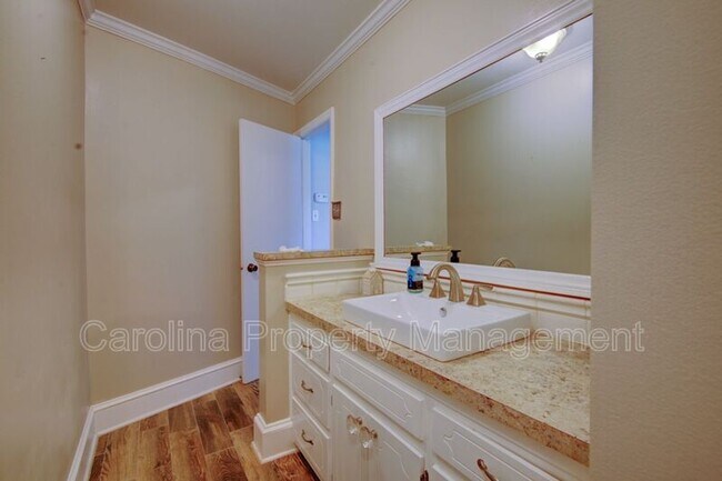 Building Photo - 6412 Tomahawk Ln