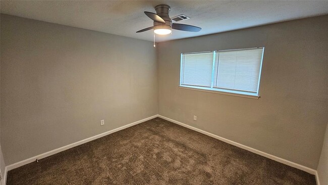 Building Photo - 5502 Chantilly Ln