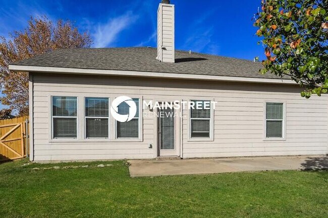 Building Photo - 4 Bedroom Pet-Friendly Home in Fort Worth, TX with Main Street Renewal