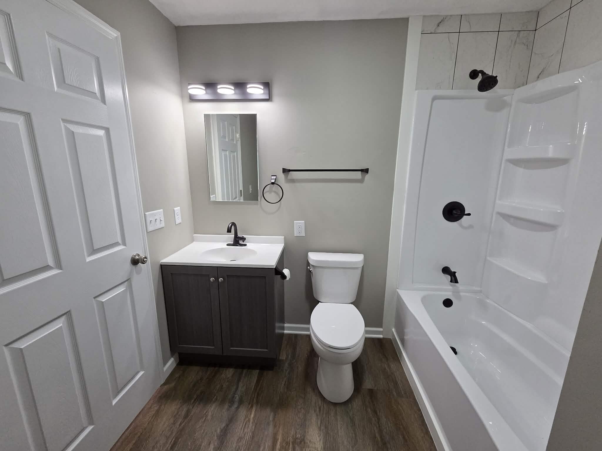 Building Photo - 1674 Ridgeview Ct