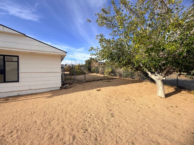 Building Photo - Modern 3-Bedroom Desert Bungalow with Stunning Views – Unfurnished - Price reflects MOVE IN SPECI...