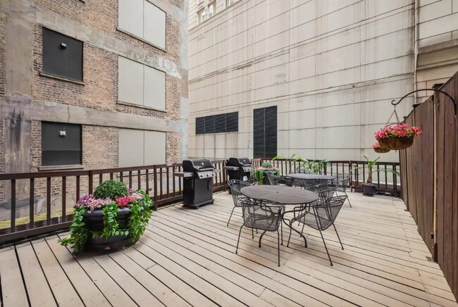 Building Photo - Prime Gold Coast Lovely 1BD/1BA