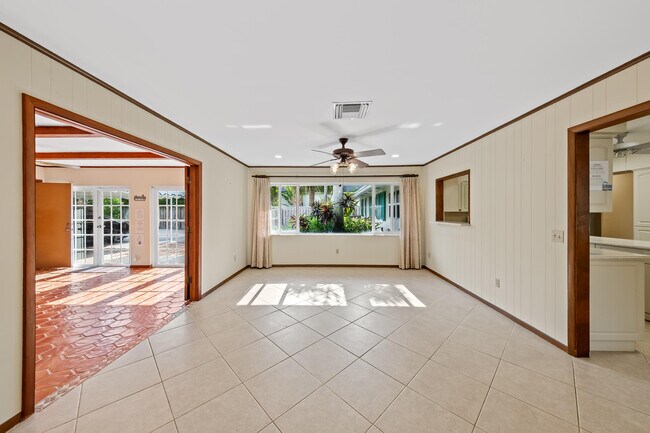 Building Photo - 129 Alhambra Pl