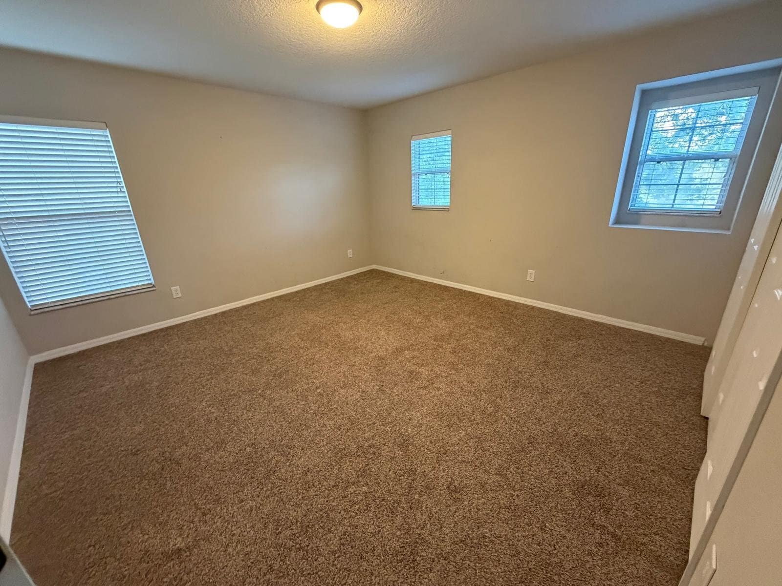 Building Photo - 2405 Silvermoss Dr