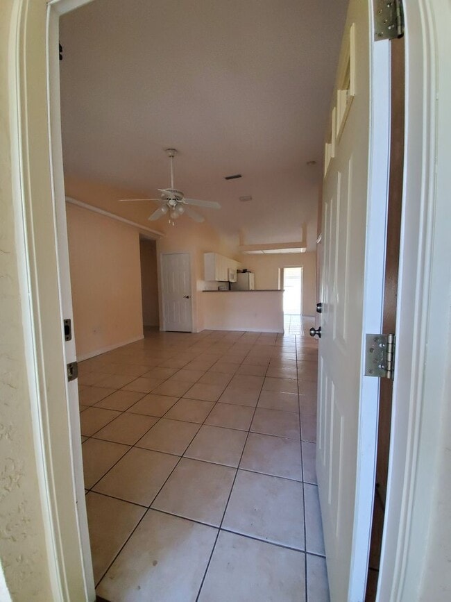 Building Photo - Venice, FL 3BR/2BA/2CG Single Family Home