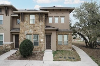 Building Photo - 13800 Lyndhurst St