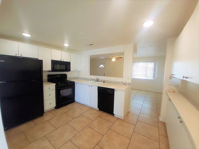 Building Photo - NORTH CENTRAL PHOENIX W/POOL!