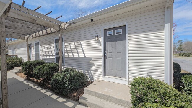 Building Photo - Turnabout Lane Duplex