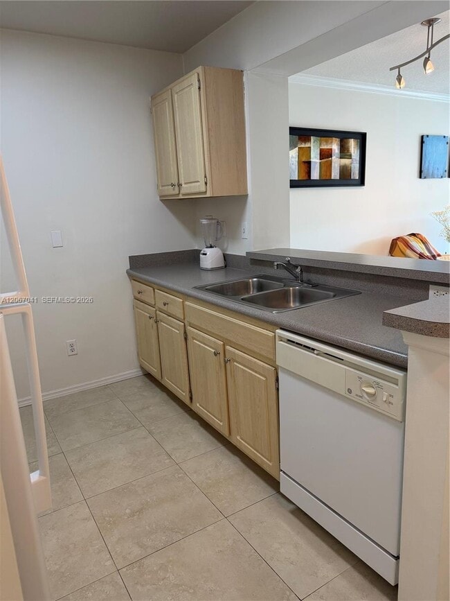 Building Photo - 2665 SW 37th Ave
