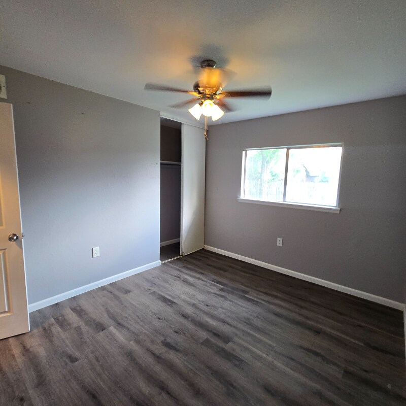 Building Photo - 9450 Bowen Dr