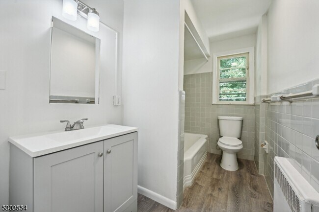 Building Photo - 24 Hutton Ave